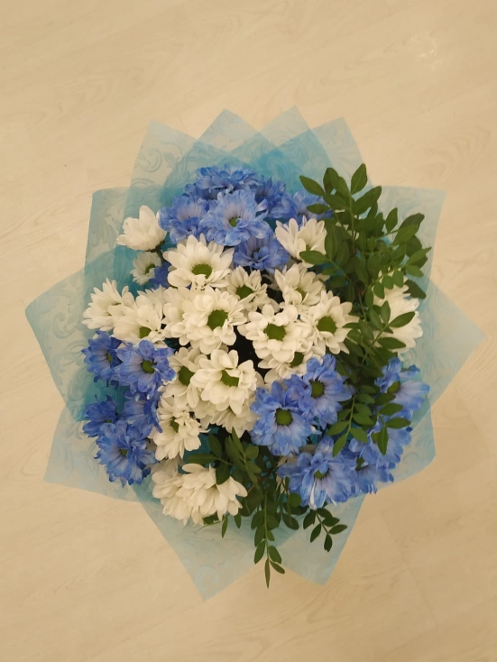 Букет из хризантем (бело-синий)  фото 2